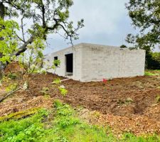 Remblais tout autour de la maison