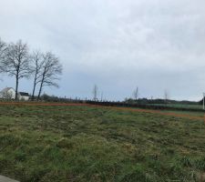 Choix de notre terrain, il y aura voisins des 2 c&ocirc;t&eacute;s mais pas en face, zone non constructible.