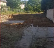 Entrée du terrassier pour la démolition et dessouchage