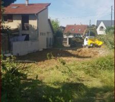 Entrée du terrassier pour la démolition et dessouchage