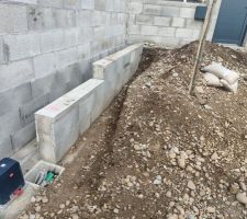 Muret soutenement portail