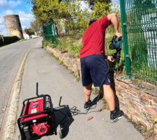 Le plus dur commence.... faut sortir les gros bras ??
Heureusement que chouchou est l&agrave; pour m'aider....ou prendre des photos ? ?