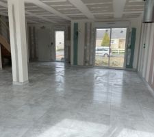 J'adore mon sol, même si j'ai dû payer plus de 2000? de plus-value mais ça valais le coup, car le sol propose par MP pour la maison étais trop bas gamme