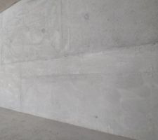 Ponçage du mur brut du garage