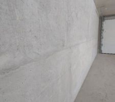 Ponçage du mur brut du garage