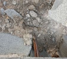 X idem les barre a b&eacute;ton ne sont pas dans l'alignement. cach&eacute; la mis&egrave;re reste facile pour eux mais en poussent le parpaing j'ai ceci.