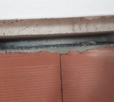 La fameuse fen&ecirc;tre de la salle de bain, ou l'on vois le jour et le constructeur de chez Alysia 85 souhaite QUE SA RESTE COMME ceci !! Il a donn&eacute; lors au plaquiste de plaquer comme tel!!