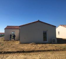 RDV de chantier que j'ai d&eacute;clench&eacute;  !!! le constructeur et incapable de ma dire quand le cr&eacute;pie a &eacute;tais effectu&eacute;e en plus se &ccedil;a il y plusieurs d&eacute;faut. Il m'informe qu'il es en fois avec le fa&ccedil;adier, se n'est pas mon probl&egrave;me. Le lendemain par t&eacute;l&eacute;phone il me dit que pourtant une tr&egrave;s bonne entreprise de la r&eacute;gion mais il son incapable de faire du bon travail !!!!