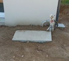 La pompe a chaleur a &eacute;tais retir&eacute; car  car le socle en b&eacute;ton c'est s'enfonce dans la terre. Dons la pompe a chaleur pench&eacute; sur la gauche. Bien &eacute;videment, vu leur d'un RDV de chantier que j'au d&eacute;clench&eacute;!. Et le constructeur un incapable de me dire et a &eacute;tais r&eacute;alis&eacute;e le cr&eacute;pie de la maison!!