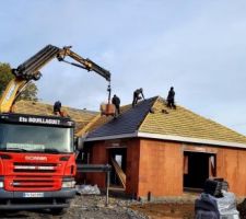 Les tuiles en terre cuite de chez terreals sont enfin posées ! Une galère avec les délais !!!