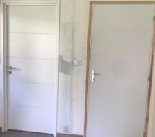 La société pour les portes est en liquidation il en manque une 
Le problème c?est qu?elles sont côte à côte 
Il y a eu une réserve la dessus