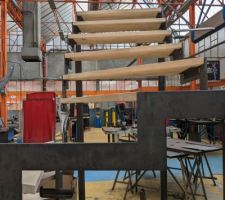 Futur escalier en métal et bois (hévéa) en cours de réalisation