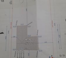 Implantation de la maison sur le terrain. Mais au final elle sera &agrave; 7 m&egrave;tre de recul et non 5 comme indiqu&eacute; sur le plan.