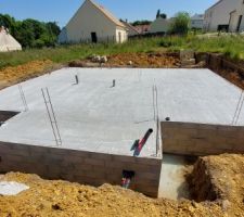 Vide sanitaire ou la sortie était sur la façade ou allait être la terrasse et la porte du salon !!! Modifié directement via les maçons, Et construction de la cour anglaise.