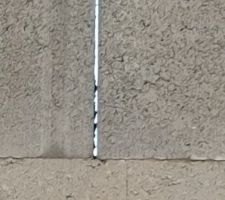 Jour entre 2 parpaings !!! Isolation au top !