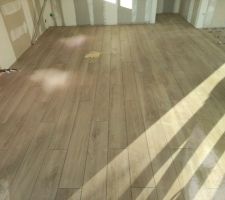 Pose du carrelage imitation parquet
20 x 120 cm