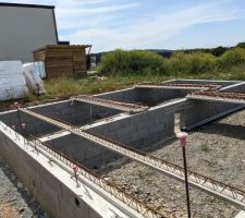 Arase de niveau et début de pose des poutrelles