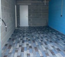 Un reste de peinture, du lino et &ccedil;a rendra propre le garage. Et non, il n'y aura pas de voiture gar&eacute;e &agrave; l'int&eacute;rieur, mais plut&ocirc;t une buanderie, 6 v&eacute;los, une tondeuse et un tas d'autres choses qui font que...