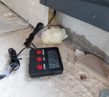 Mesure humidité dans cloison après des semaines de grandes pluies, sans crépis sur les façades