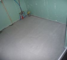 Chape liquide ciment fibrée