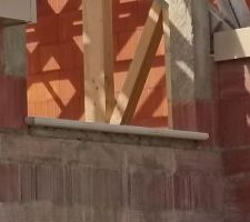 Appui de la lucarne un peu trop surélevé par rapport à celui de la fenêtre d'à coté