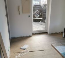 Pose du nouveau parquet dans le salon