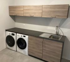 On a commandé une cuisine Ikea pour la buandière et je suis assez fier de moi pour l'intégration de la panoplie du PC que j'avais positionné pile poil lors du coulage de la chape. c'est une fois qu'on pose les meubles qu'on sait si merde ou pas...