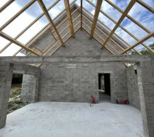 Photo de mise à jour, 7 mois et demi de chantier, trous de la maçonnerie rebouchés