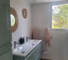 Salle d eau parents. En attente miroir