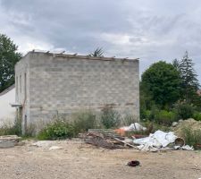 Charpente posée attend désespérément son bac acier!