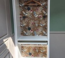 Encastrement rangement : décoration fond.