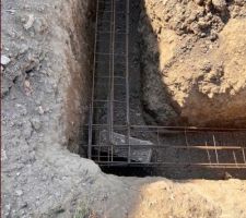 Début de la construction ! Les ferrailles sont posées 
Les fouilles atteignent jusqu'à 1,70m