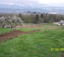 Vue du terrain que mon pere nous a donner.a gauche on voit l acc&egrave;s a notre parcelle.