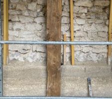 Poteau de soutien de la poutre transversale en place