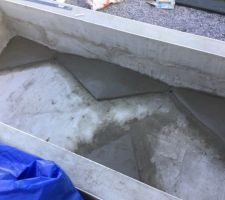 R&eacute;alisation de la chape dans le fond des jardini&egrave;re afin de faciliter le drainage de l?eau