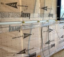 Couche d'isolation et pare vapeur