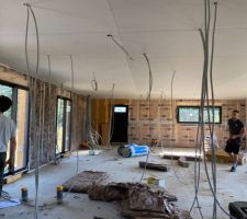 Le Plafond pose