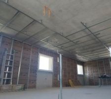 Mise en oeuvre des rails de plafond a l'etage