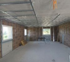 Mise en oeuvre des rails de plafond a l'etage