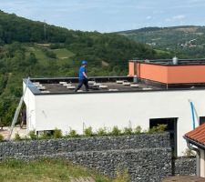 Début pose panneaux solaires