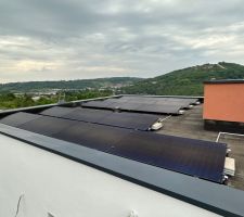 Début pose panneaux solaires