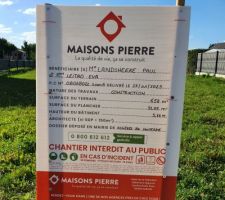 Mise en place d'un nouveau panneau de construction ce jour suite à un incident de vandalisme du précedent.