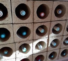 Argicru avec des bouteilles