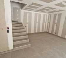 Plinthes posées et escalier fini