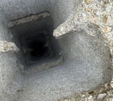 Et l&agrave;, ils n'ont m&ecirc;me pas remis de ferraillage, mais ont quand m&ecirc;me coul&eacute; un peu de ciment dans le trou, pensant que le coll&egrave;gue d'avant avait remis les demi-&eacute;querres ! Incroyable !