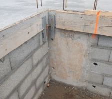 Trous dans le coffrage béton