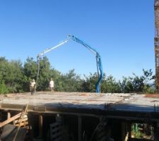 Coulage des 200m2 de chape.