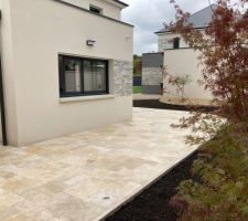 Terrasse en travertin sur lit de sable