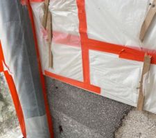 Détail de la sur-épaisseur de la reprise du banchage chaux liège.