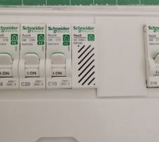 Sonnette modulaire Schneider Electric intégrée dans le tableau électrique